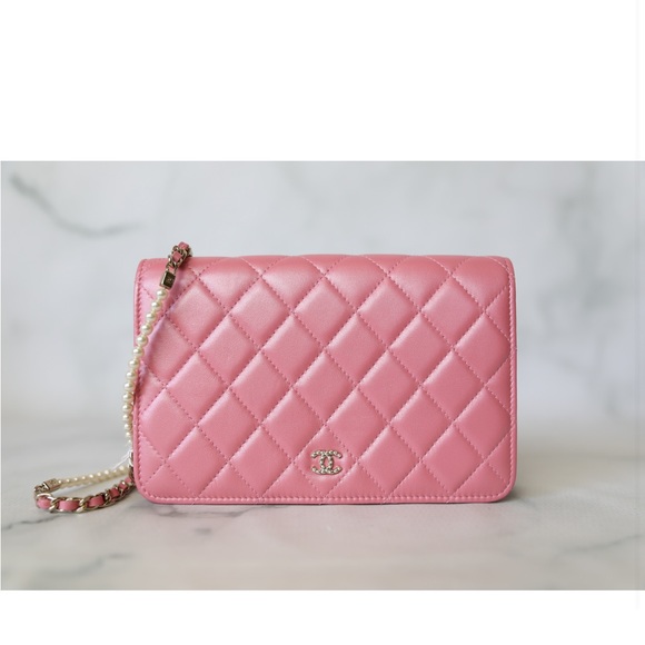 NWT CHANEL wallet on chain in iridescent pink with gold hardware - Picture 2 of 15